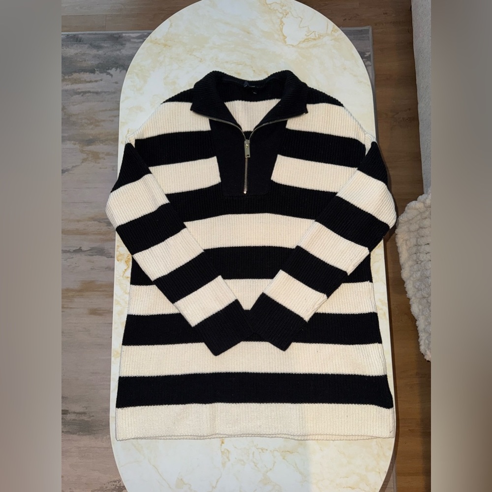 🏷️ 🛍️ NWOT Express Black & White Striped Ribbed 1/4 Zip Knit Sweater 🏷️ 🛍️ - Picture 2 of 8